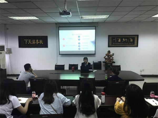 新闻学院举办第二期“求真求学”青年学术沙龙