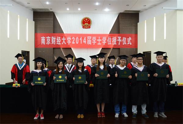 必发集团7790新闻学院2014届毕业生学士学位授予仪式圆满结束