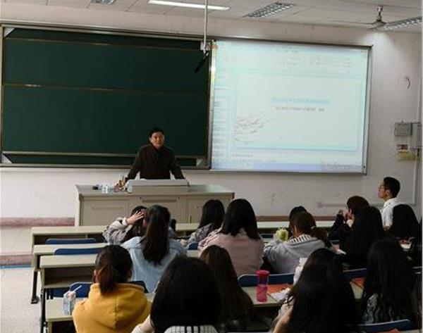 南京师范大学新闻与传播学院靖鸣教授来我院讲学