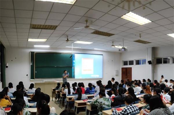 新闻学院开展2018级新生校规校纪教育